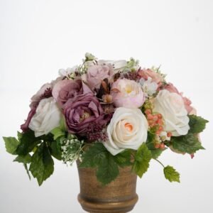 dirbtines geles rudoje vazoje