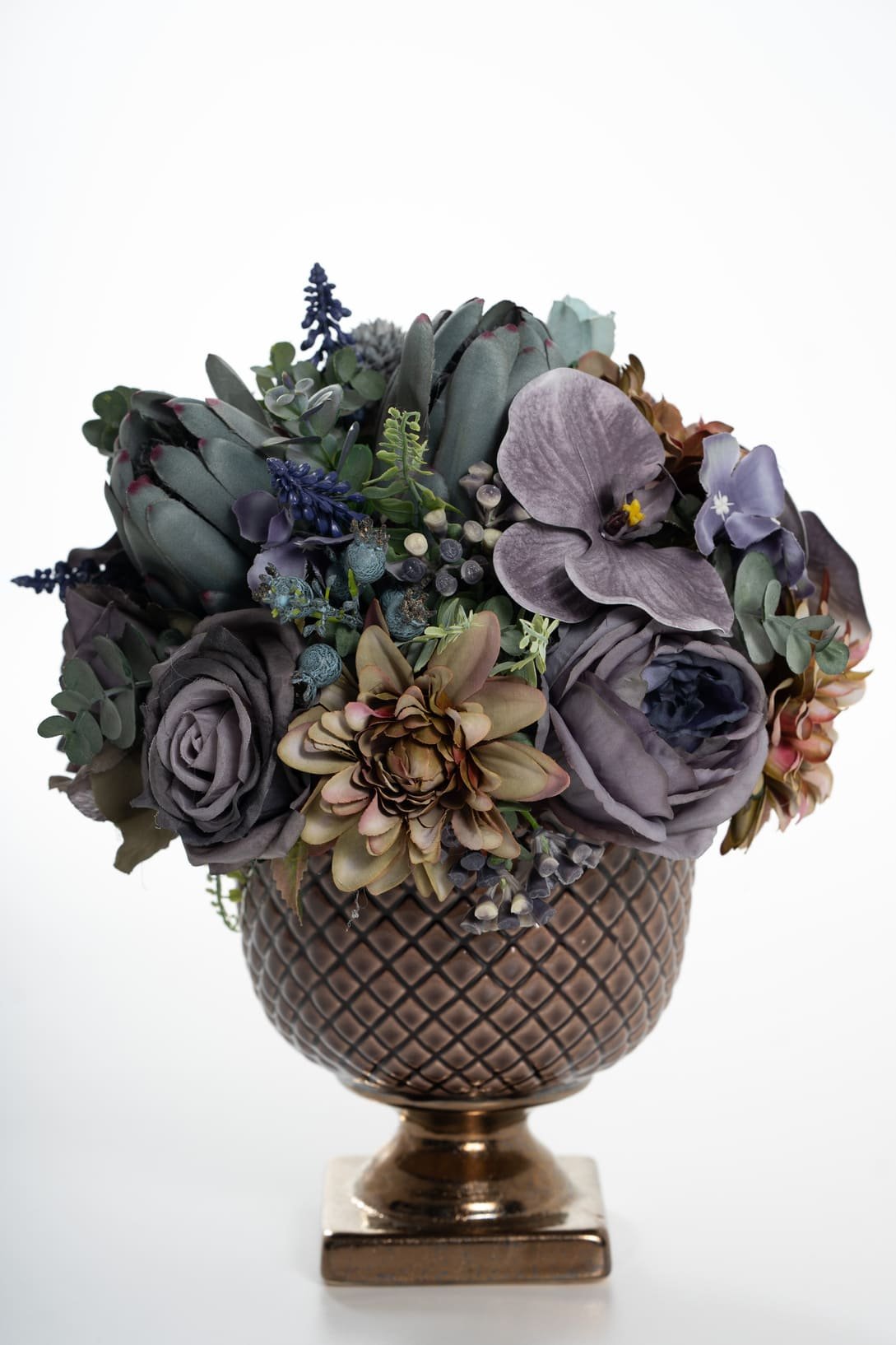 Dirbtines geles rudoje vazoje